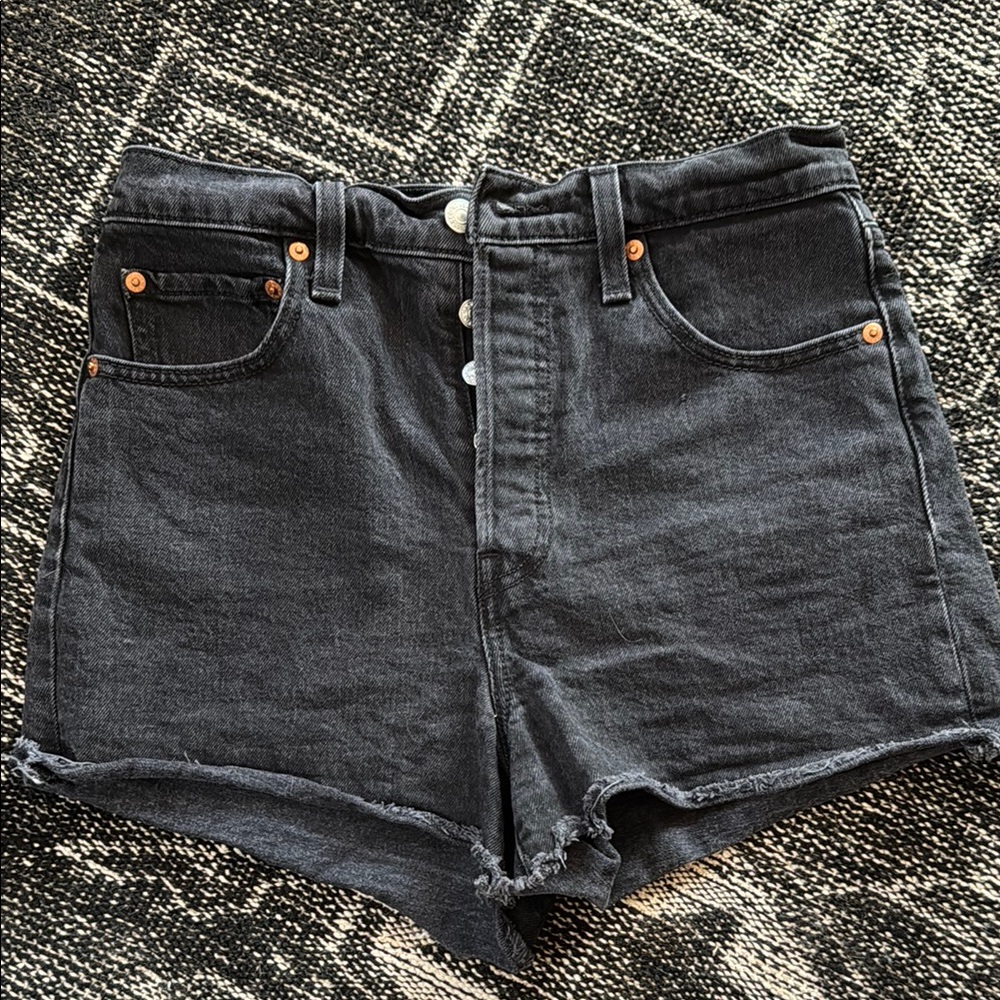 Levi's Ribcage Shorts - Picture 3 of 4
